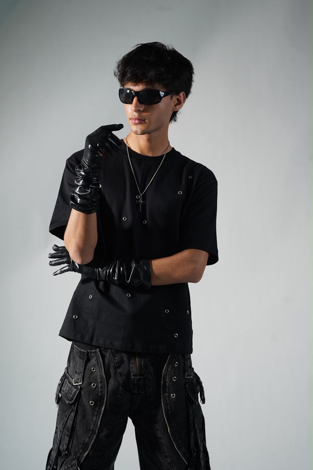 Trendzila Eyelet Grommet Oversized T-Shirt – Black Punk Detail Tee
