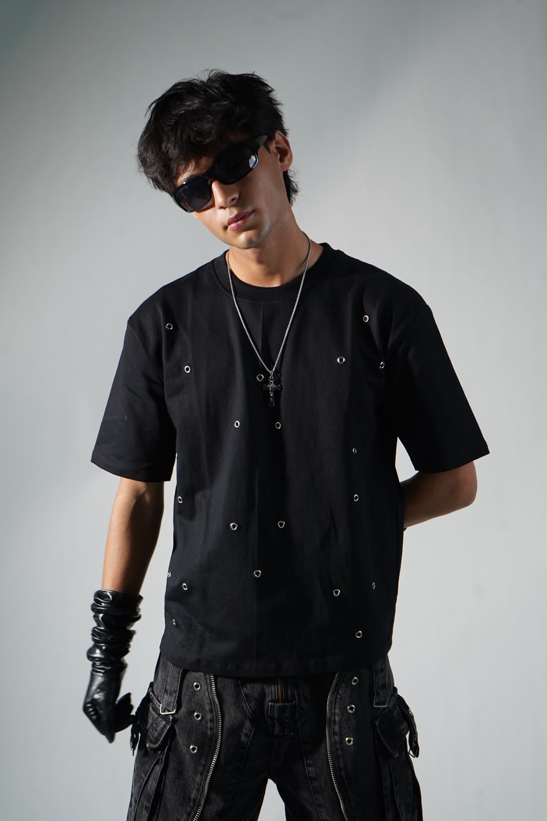 Trendzila Eyelet Grommet Oversized T-Shirt – Black Punk Detail Tee