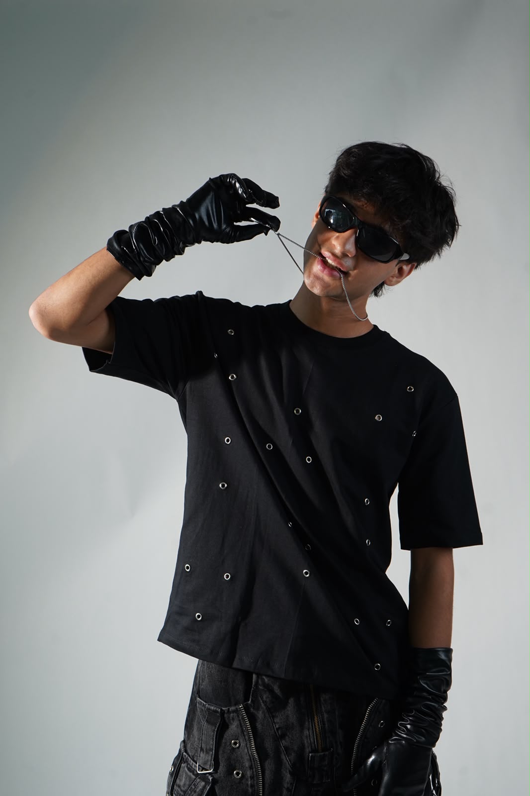 Trendzila Eyelet Grommet Oversized T-Shirt – Black Punk Detail Tee