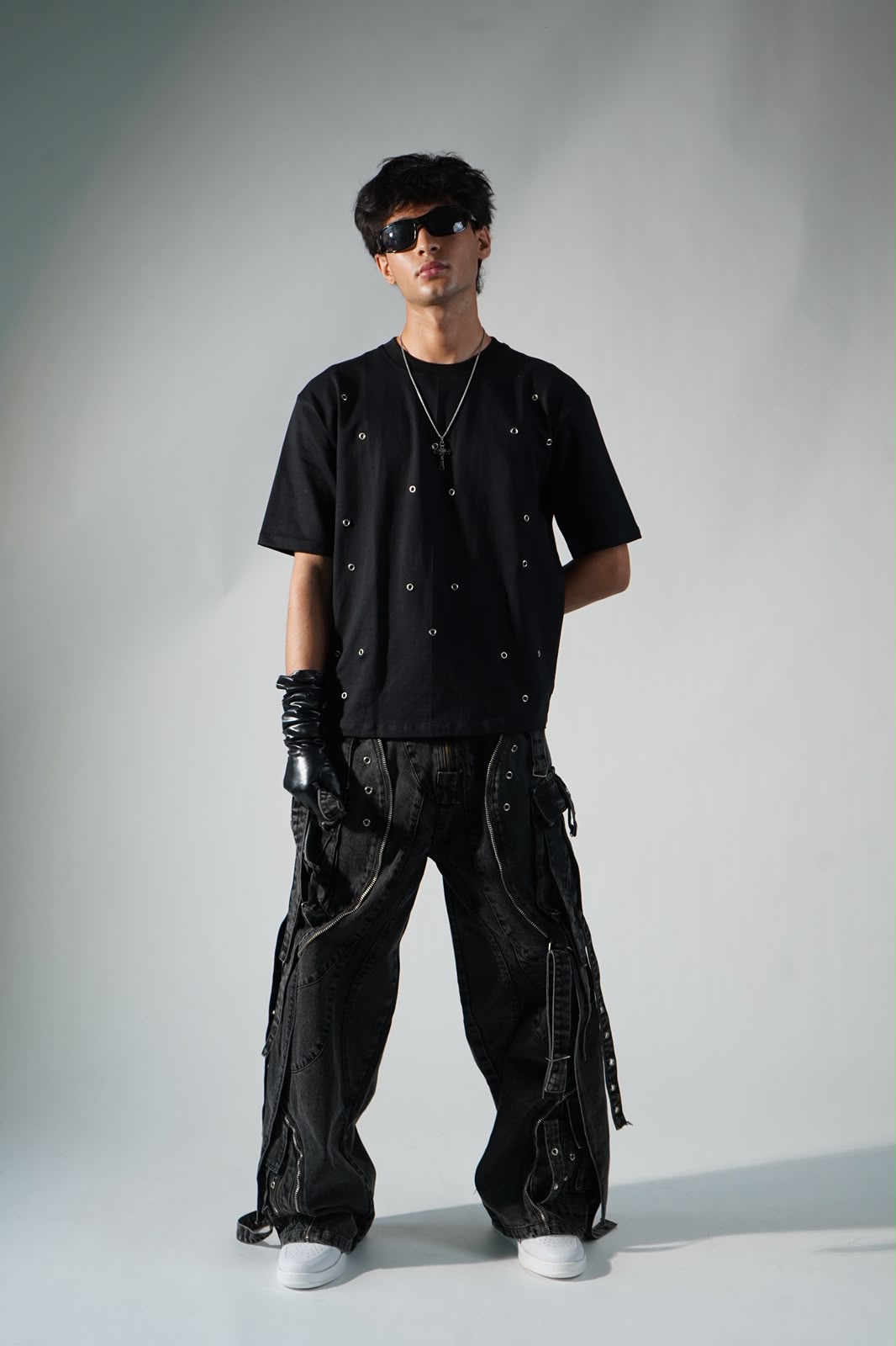 Trendzila Eyelet Grommet Oversized T-Shirt – Black Punk Detail Tee