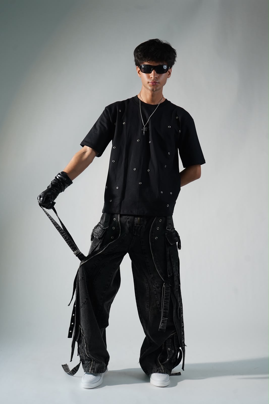Trendzila Eyelet Grommet Oversized T-Shirt – Black Punk Detail Tee